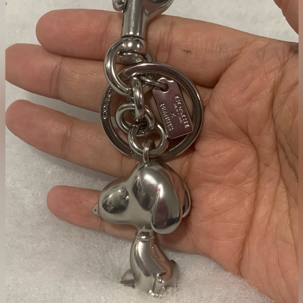 Coach peanuts snoopy keychain